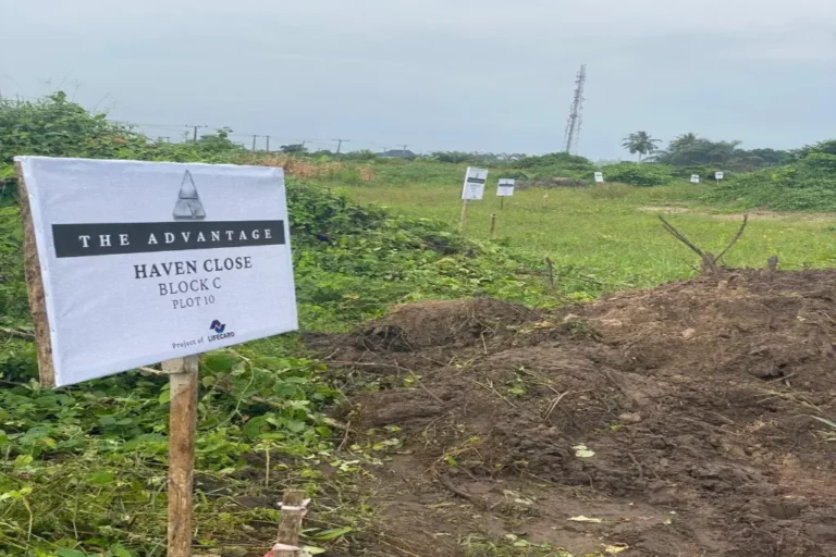 the advantage estate laven close